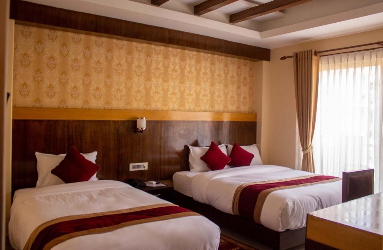 Hotel Silverline Pokhara Exteriör bild