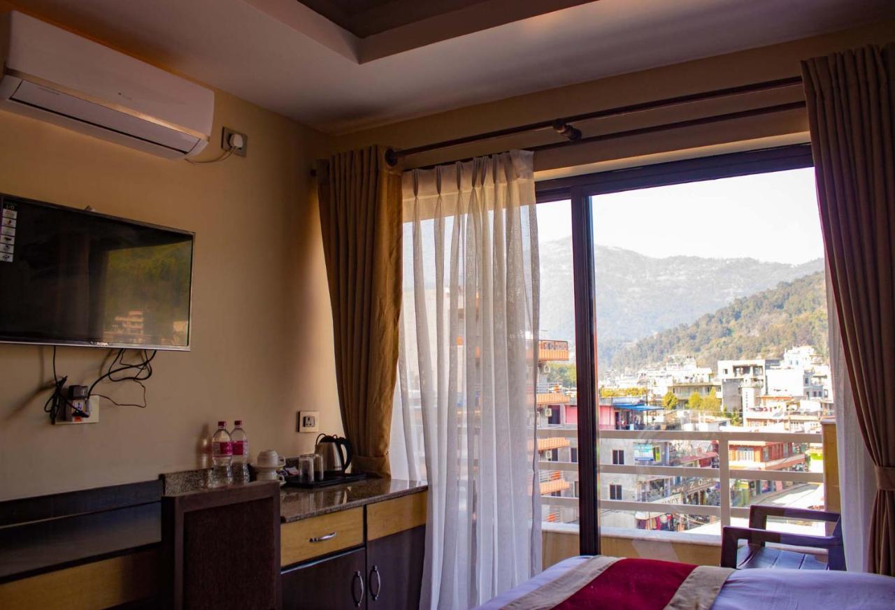Hotel Silverline Pokhara Exteriör bild