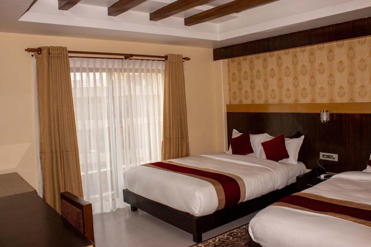 Hotel Silverline Pokhara Exteriör bild