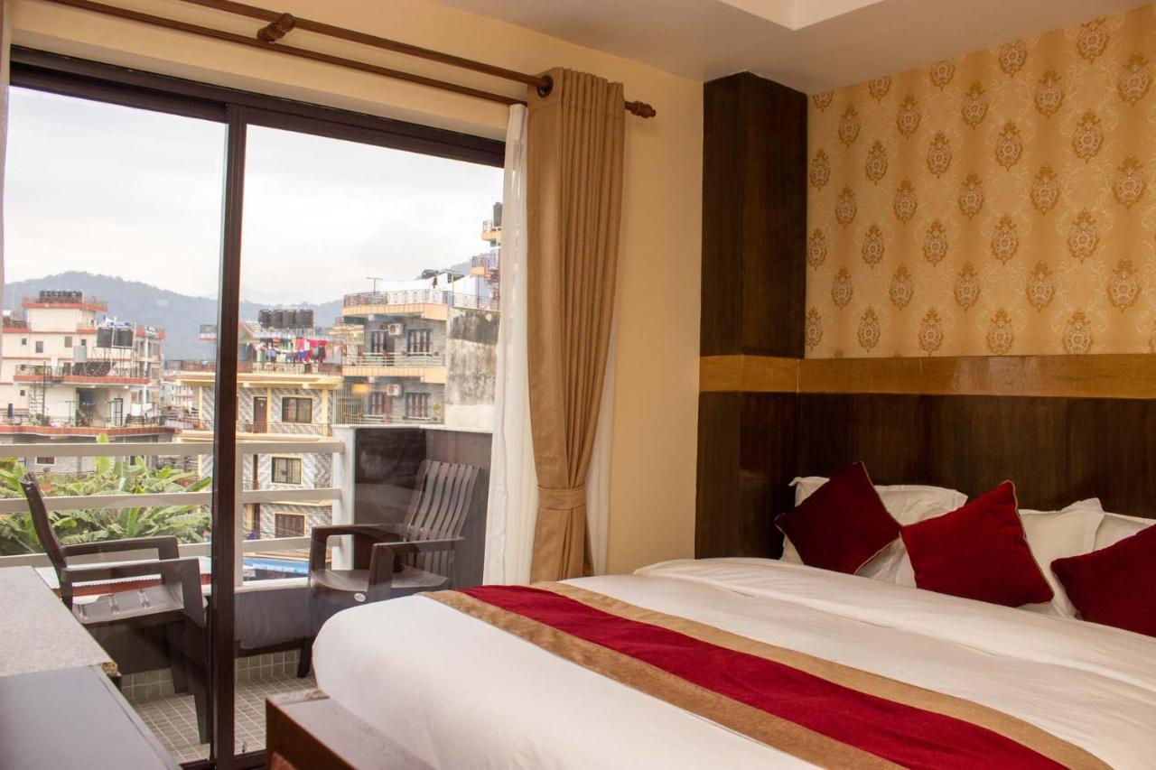 Hotel Silverline Pokhara Exteriör bild