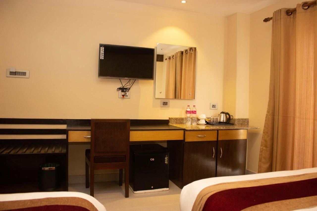 Hotel Silverline Pokhara Exteriör bild